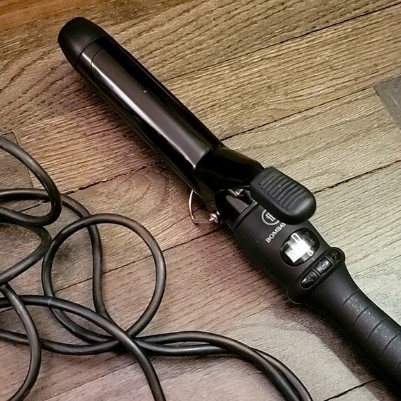 Bombay Accessories - 💥BOMBAY Black collection 1.25" Curling Iron Wand